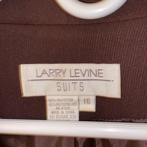 Woman’s suit jacket - Picture 3 of 3